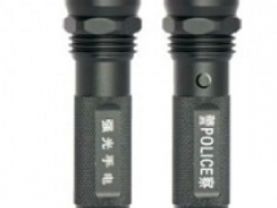 警用強(qiáng)光手電